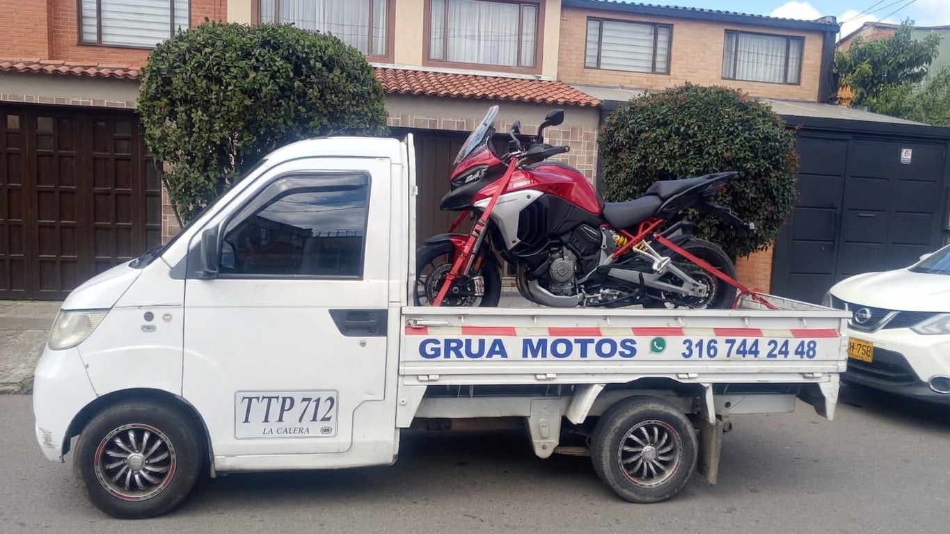 Traslado de motocicleta Ducati con amarre especializado