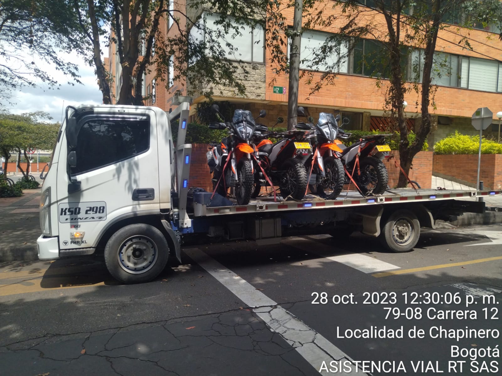 Traslado de varias motocicletas KTM en Bogotá